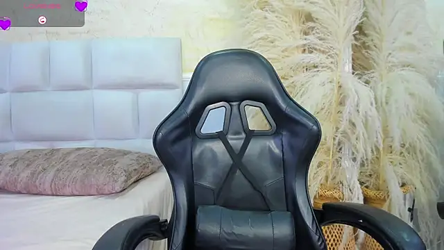 SammyMorales  online show from June 4, 8:13 pm