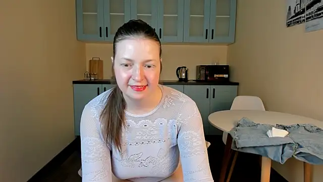 NellieBev online show from May 8, 2:31 pm