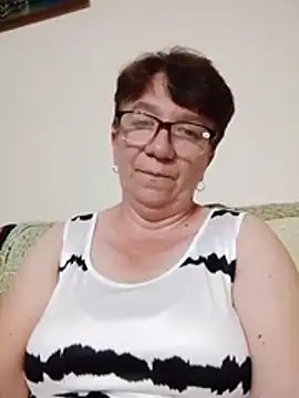 KetQueen101 online show from July 2, 8:15 pm