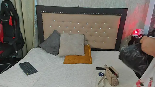 Zoedeleon online show from July 10, 7:47 pm