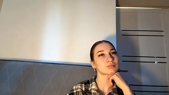 OliviaBuckaloo online show from April 26, 1:42 pm