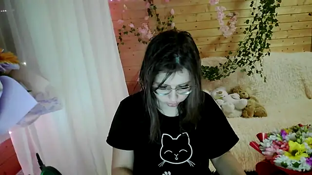 SummerAlexa online show from April 26, 7:33 pm