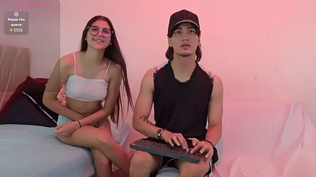 sweetauracouple online show from May 26, 12:37 pm