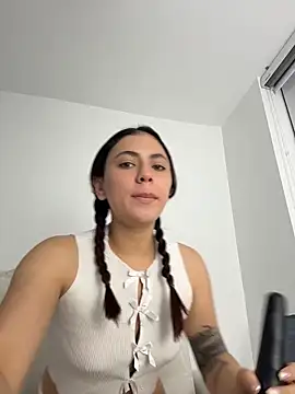 EmilyCxx online show from June 13, 4:10 am