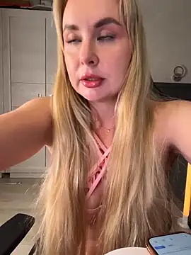 Kitty-Kelsi online show from May 25, 7:40 am