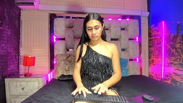 MahiaraHot online show from May 30, 8:27 pm