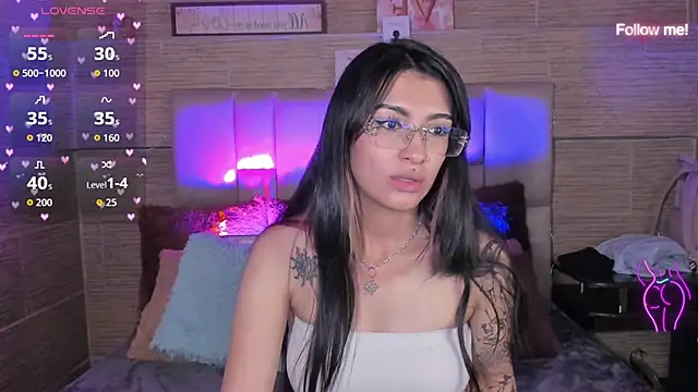 mia smoke  online show from July 31, 10:33 pm