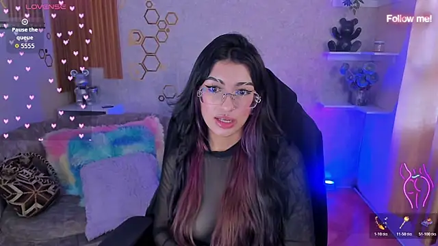 mia smoke  online show from June 9, 4:39 pm