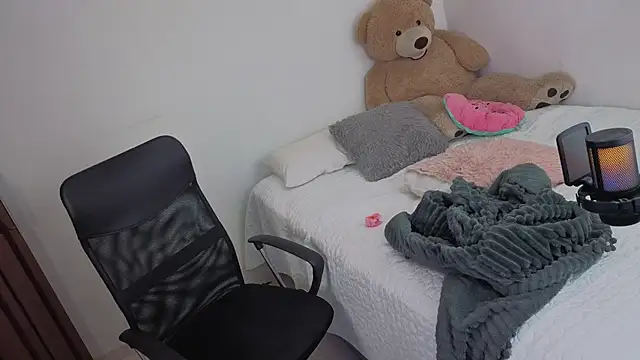 valerihouse  online show from June 10, 12:54 am