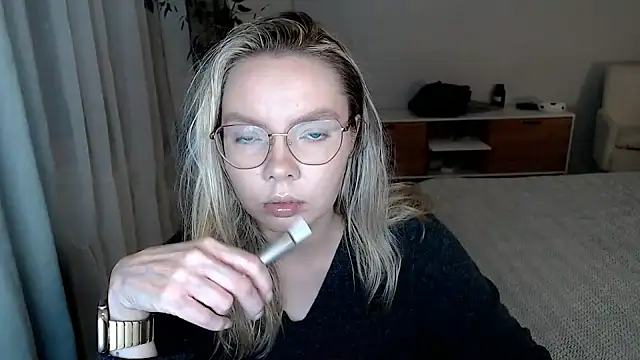 PolinaXXXXXJones online show from June 10, 6:28 pm