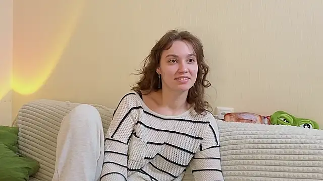 JolieDerringer online show from May 19, 7:26 am