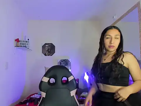 dulce luna small online show from June 6, 3:02 am