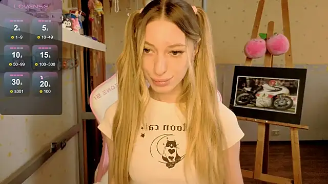 MiaMooonn online show from June 4, 1:37 pm