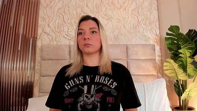 GinaSalanne online show from June 8, 1:12 pm