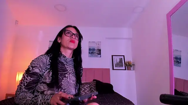 ZarayFeet online show from June 5, 7:20 pm