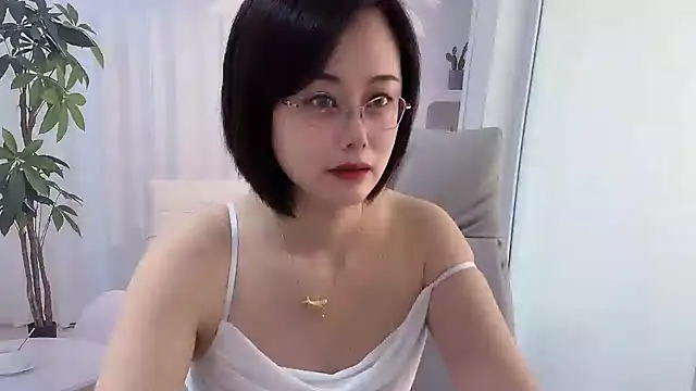 Naomi Z online show from June 1, 11:38 pm