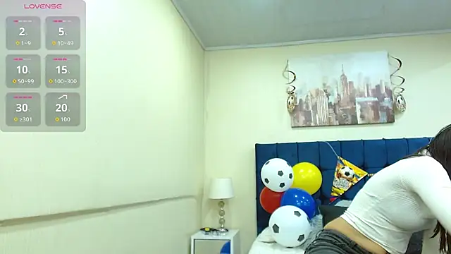 ValerieLyon  online show from June 26, 8:32 pm