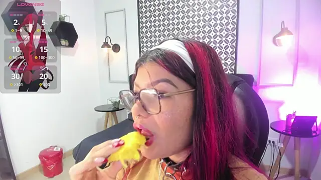 amelie furtado online show from June 6, 1:06 pm