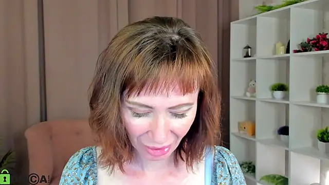 gracekellyyy online show from June 15, 4:34 am