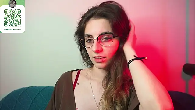 LexiaMirel online show from May 13, 5:40 pm