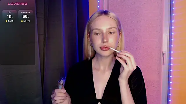 MichelleVelour online show from May 11, 5:32 pm