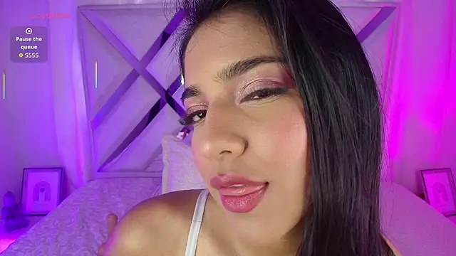 thalia gomez   online show from June 6, 8:37 pm