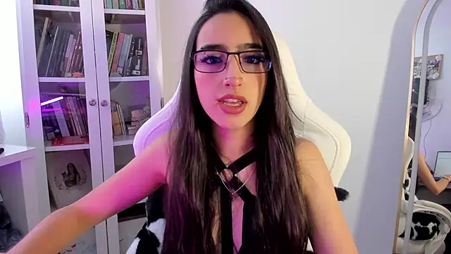 AgathaBlair online show from May 20, 12:13 pm
