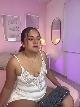 Kitty lulu  online show from June 10, 4:44 am