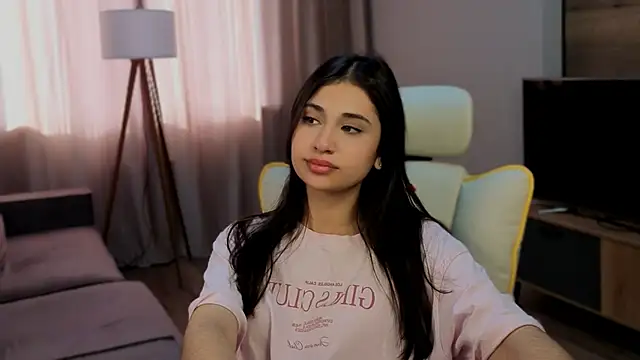 honeylanaa online show from June 14, 4:46 am