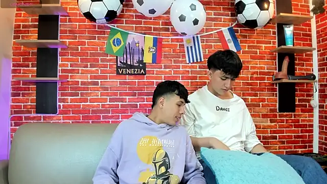 Hoot boyss  online show from June 30, 8:19 pm