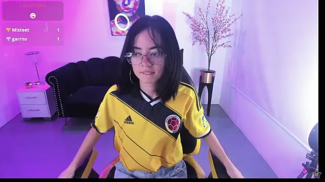 Janne foox online show from June 1, 7:37 pm