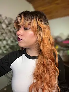 NikkiNix online show from May 18, 1:06 pm