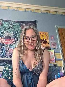 Izzylove47 online show from May 18, 11:49 am