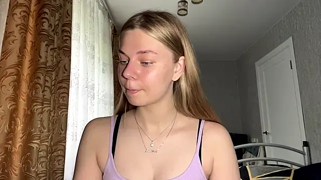 HoneysPiee online show from June 6, 10:10 am