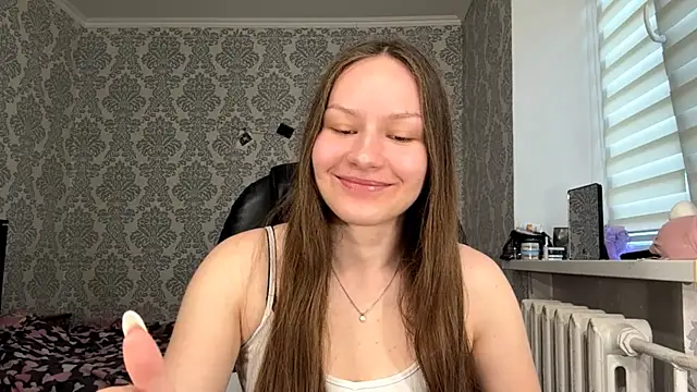 ShaylaChong online show from June 14, 4:35 am
