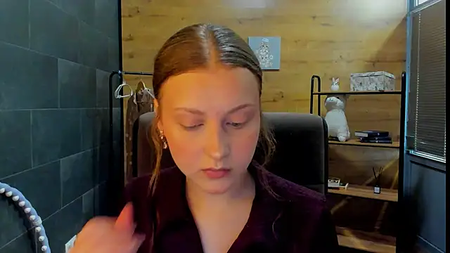 LauraaJohnson online show from May 20, 1:30 pm
