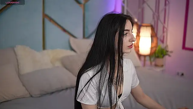 EmilyyMoon online show from June 24, 6:45 am