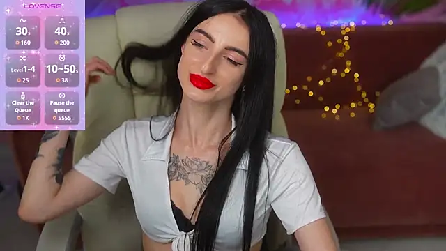 EmilyyMoon online show from June 19, 1:14 pm
