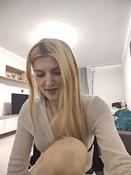 HotBlondie69 online show from June 15, 6:30 pm