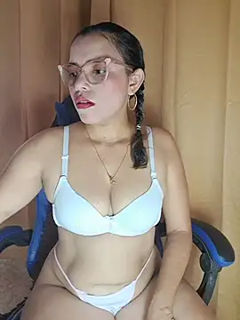 Estrella em online show from July 3, 9:43 pm