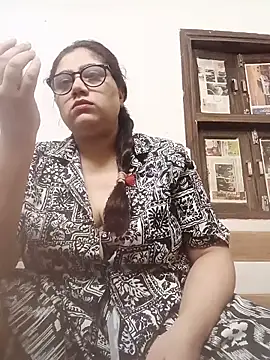 yourchahat27 online show from June 18, 9:19 pm