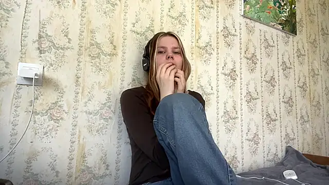 SusanaLeichty online show from June 13, 6:44 am