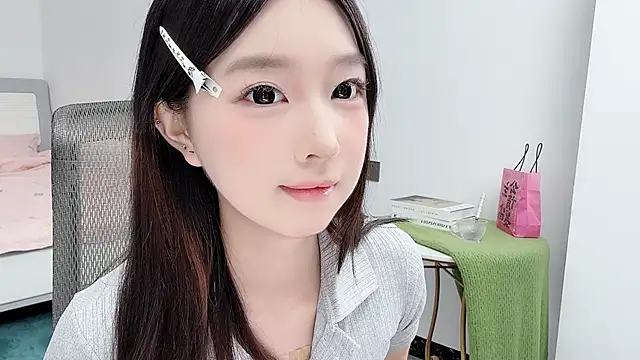 Yoyo33355 online show from June 17, 4:03 am