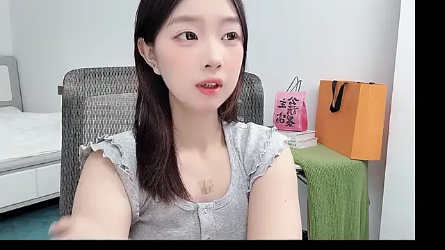 Yoyo33355 online show from June 10, 3:17 am