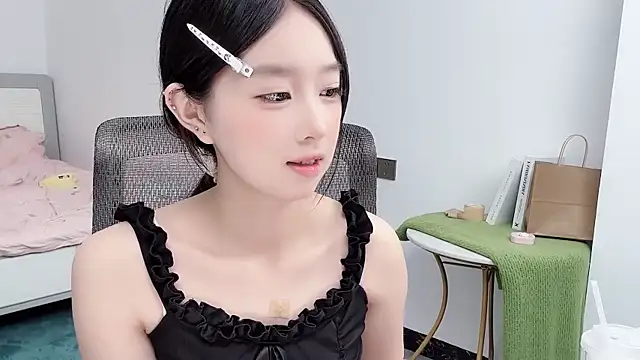 Yoyo33355 online show from June 23, 3:37 am