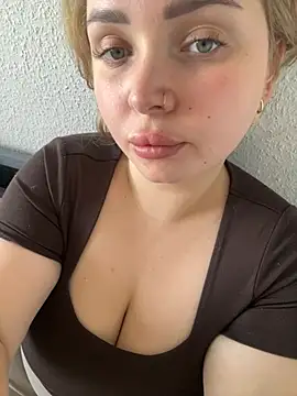 kira235 online show from July 25, 12:34 pm