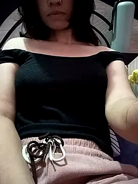 Noughty girl00 online show from May 26, 5:40 am