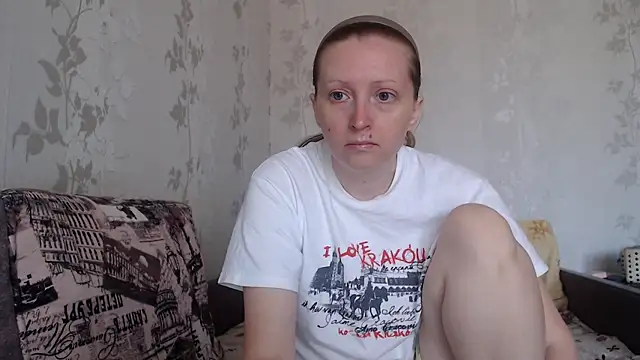 Luna Bliiss online show from June 5, 10:10 am