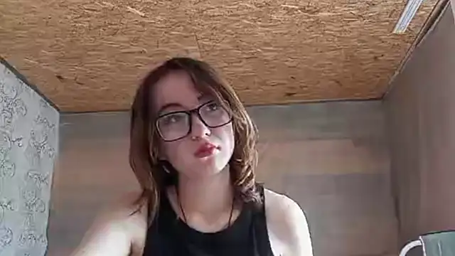 OliviaMoment online show from July 3, 8:53 am