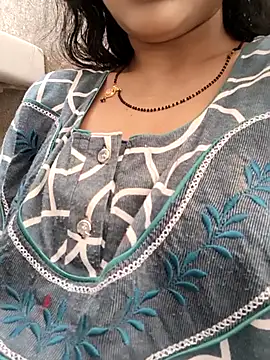 Hot Mahira69 online show from June 5, 7:03 am